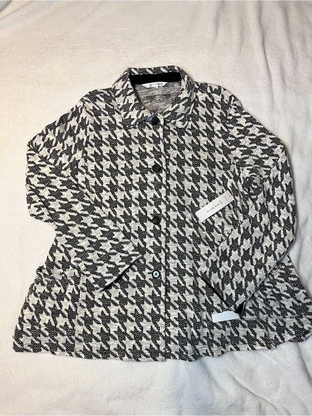 erin london Black & White Houndstooth Button-Down Top